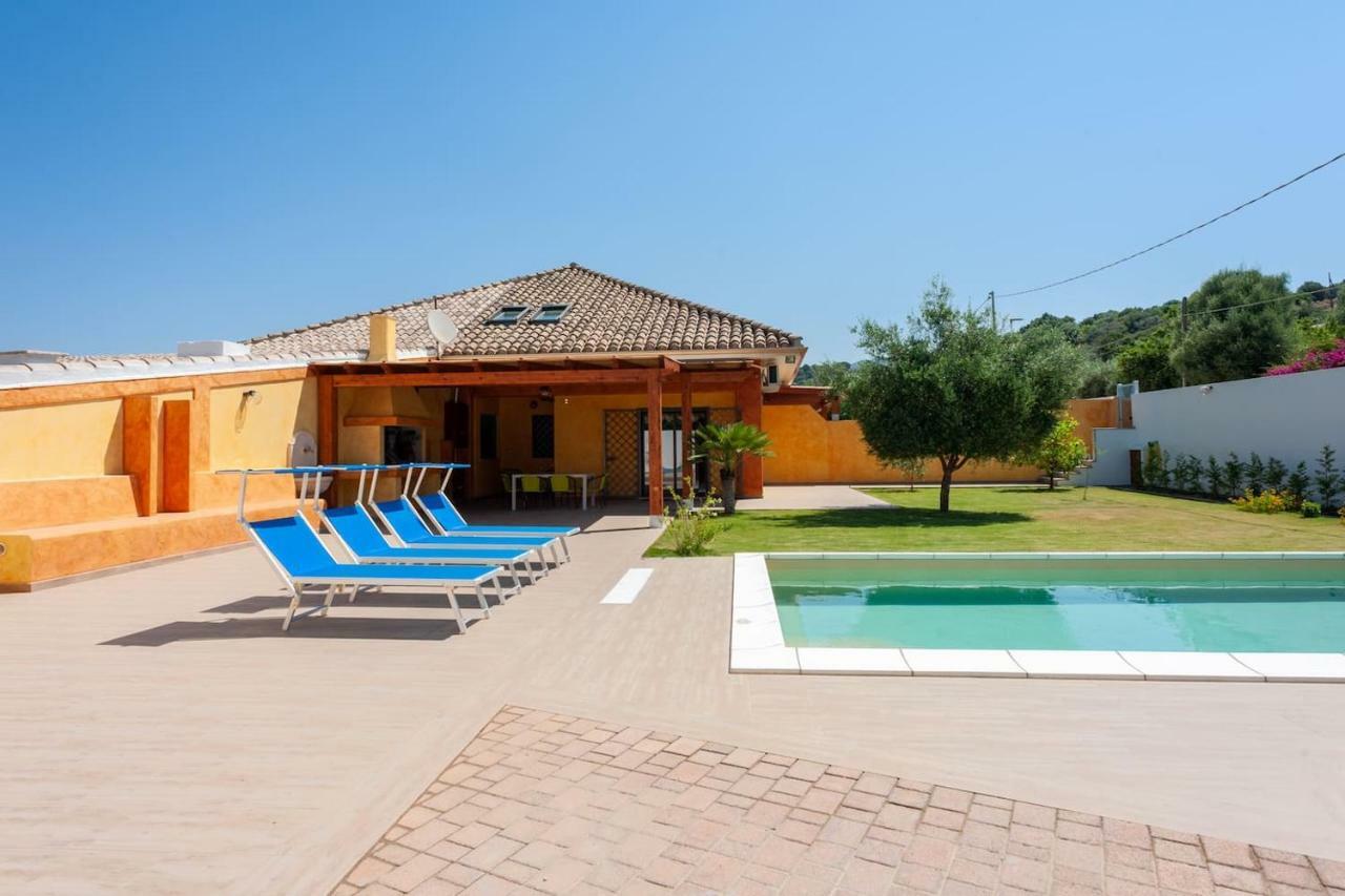 Villa Chloe Capitana Exterior photo